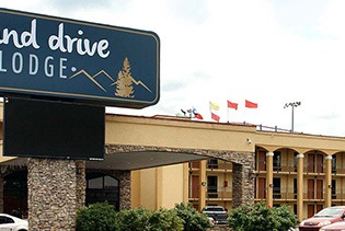 Island Drive Lodge in Pigeon Forge, Tennessee