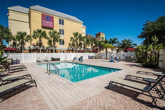 Outdoor Pool - Comfort Suites Orlando near Universal Orlando Resort in Orlando, FL