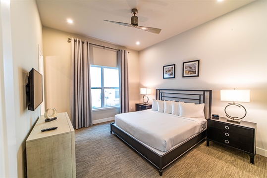 Guest bedroom at The Bear's Den Resort Orlando