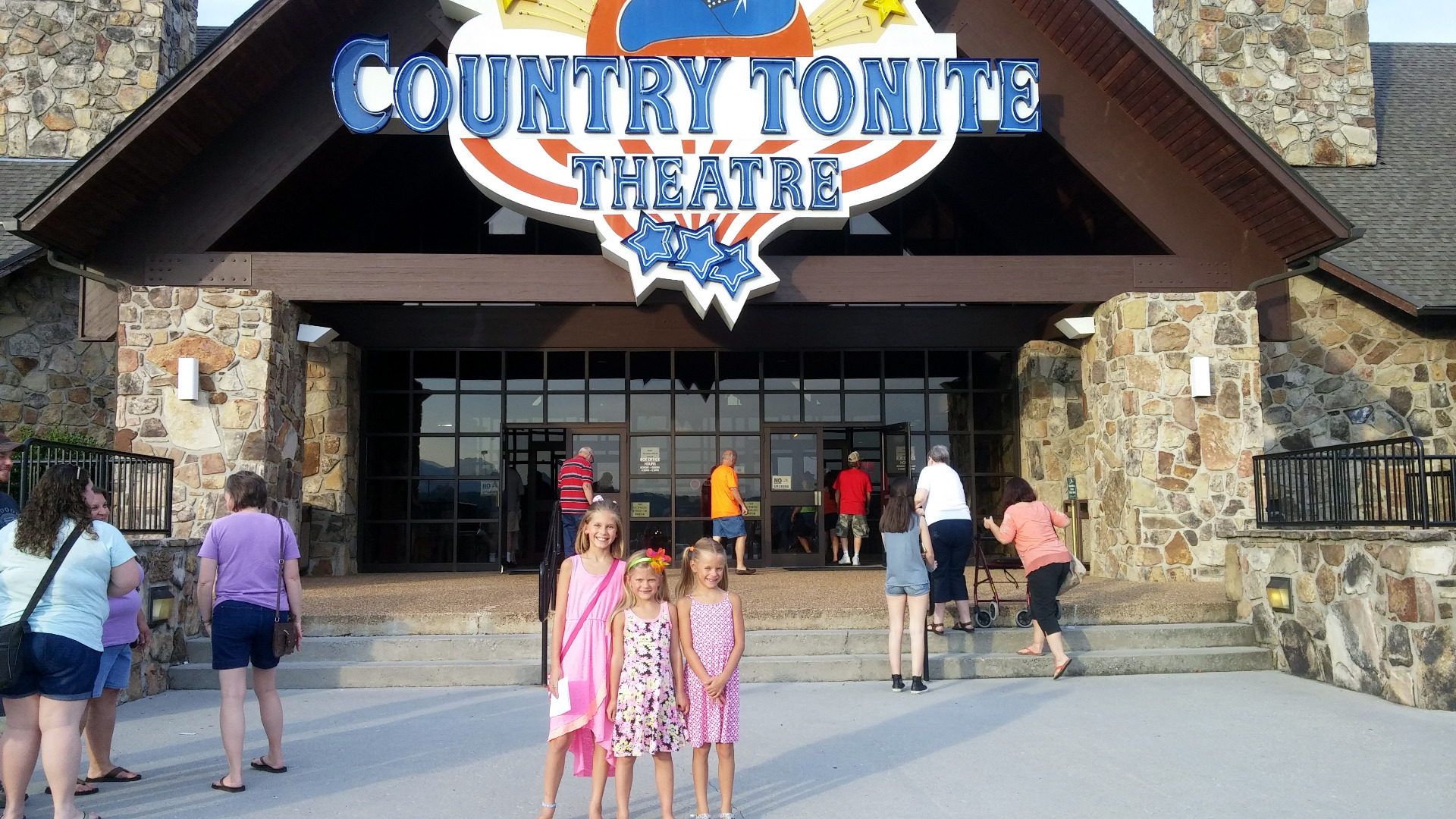 Country Tonite Show Pigeon TN Tripster